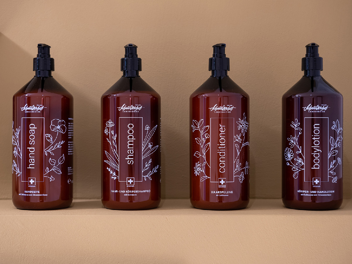 Hotel Schweizerhof Lenzerheide. Spenderflaschen.